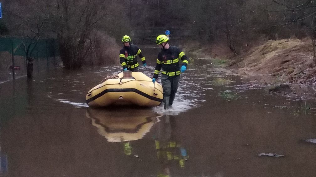 Francie je pod vodou. Čeští hasiči jí vyrážejí na pomoc